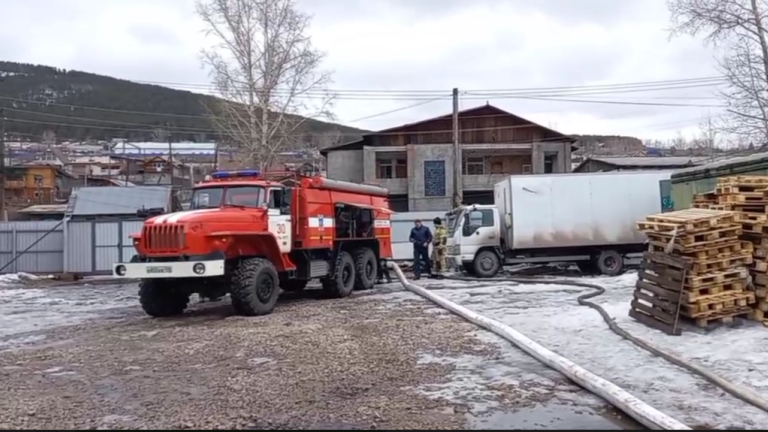 В Усть-Куте власти пытаются не допустить подтопления домов